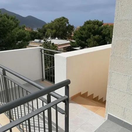Casa Mare Con Terrazza 法维尼亚纳